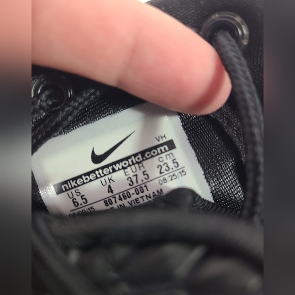 Nike Roshe One DMB (Black) women's SZ 6.5 Shoes #807460-001 Blacked out Rock - Picture 6 of 6